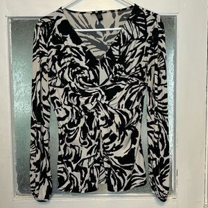Alfani Women’s Black and White Long Sleeve Vneck Blouse with balloon sleeve S
